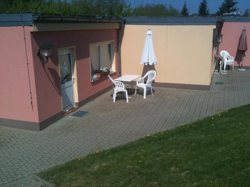 Hotel-Pension Am Muehlberg Luebbenau Exterior photo