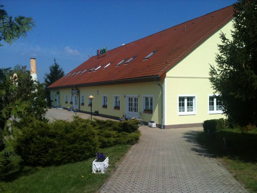 Hotel-Pension Am Muehlberg Luebbenau Exterior photo